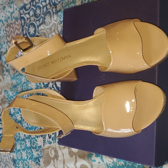 Beige Stuart Weitzman shoe - Picture 3 of 10